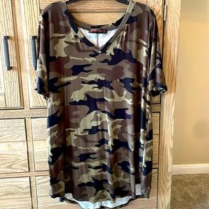 Sheila Rose short sleeve camo t-shirt, size L